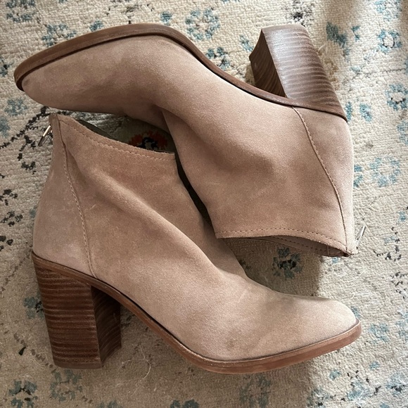 Pointed toe booties - Picture 1 of 2